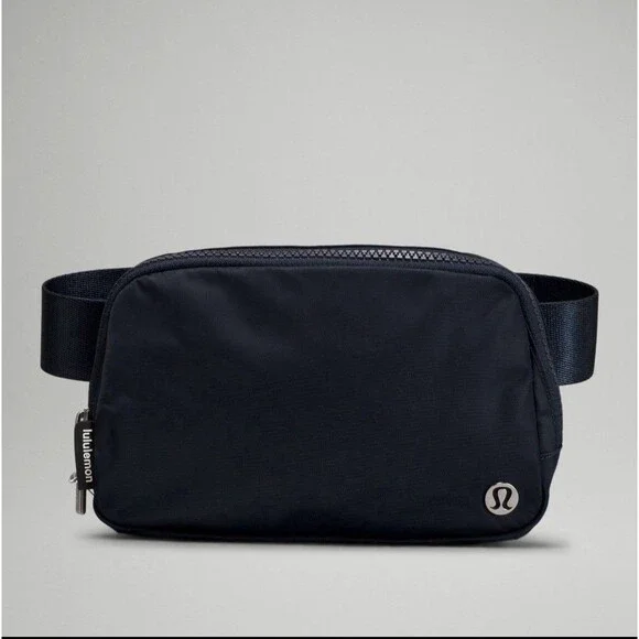 Lululemon Everywhere Belt Bag 1L with Logo Strap Black NWT - Picture 7 of 9
